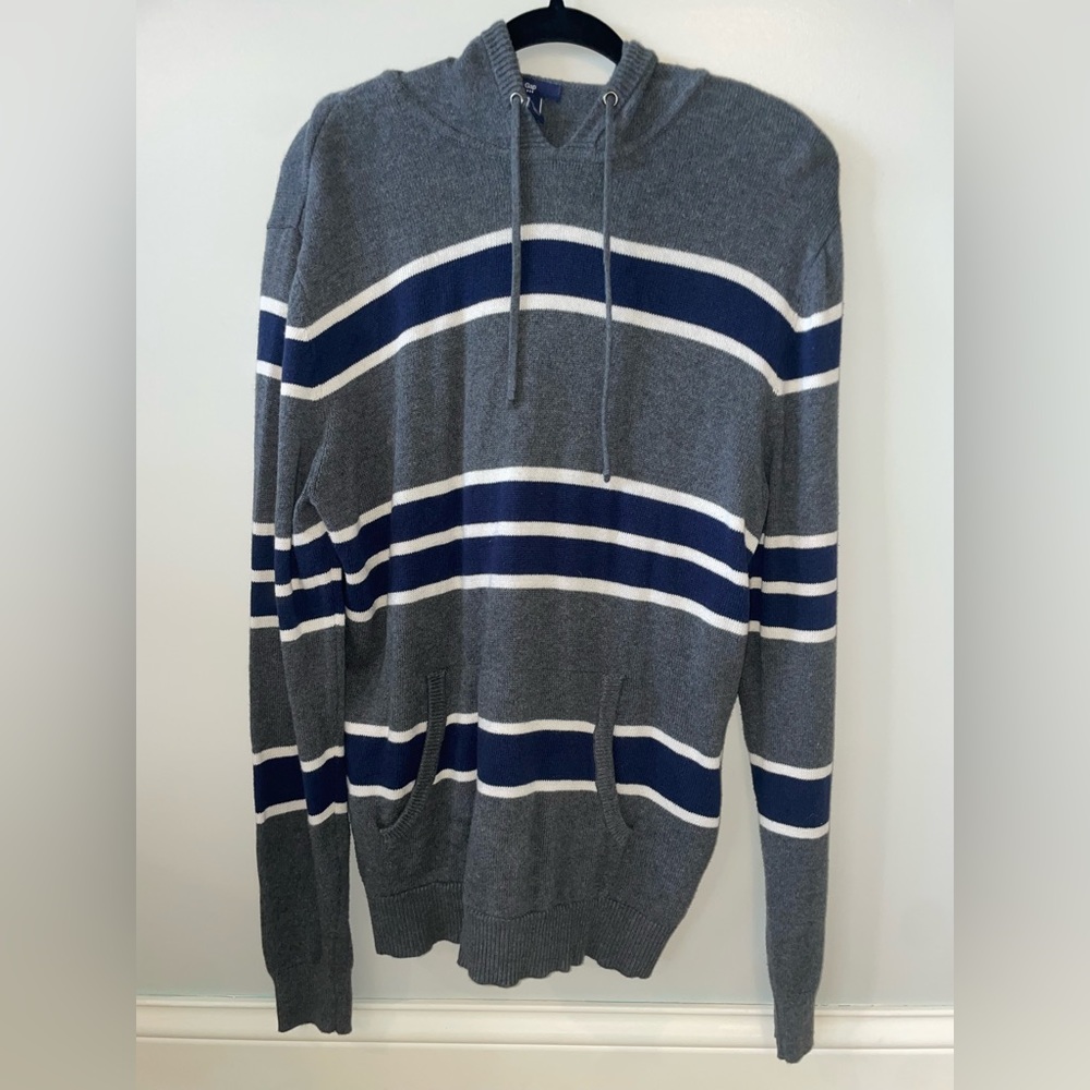 Men’s gap sweater/sweatshirt. In great condition, size medium.